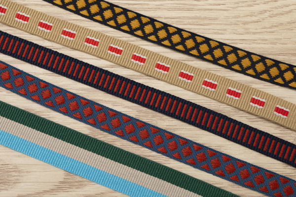 Tapacosturas, cintas, sargas y vivos